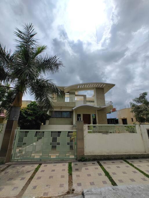 Private & Elegant 3Bhk Villa, Hillside Hideaway, 10 Mins From Mh Bus Stand アウランガーバード エクステリア 写真